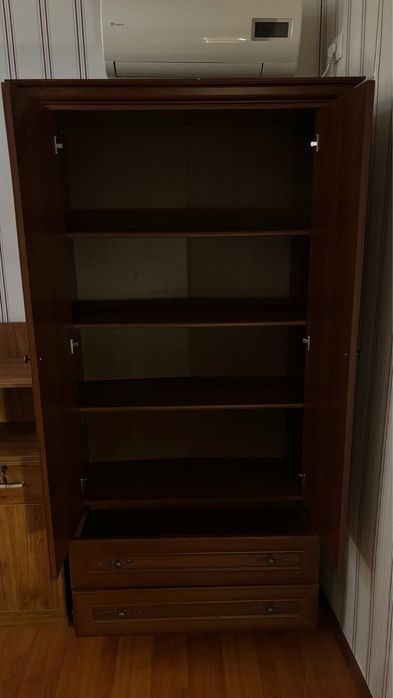 Шкаф деревянный