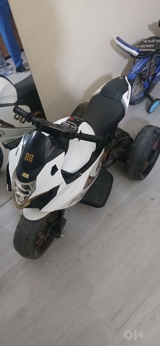 Moto bolalar moshinasi