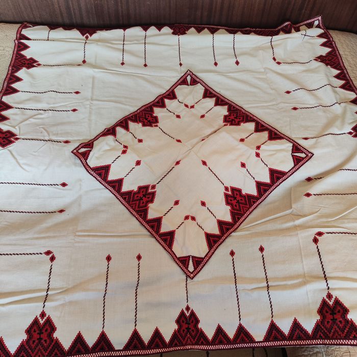 Ръчно бродирани карета и покривки