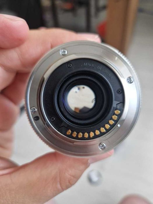 Obiectiv Olympus 12mm f/2.0 MFT – Argintiu, stare bună + filtru Black Diffusion 1/8 (Bonus)