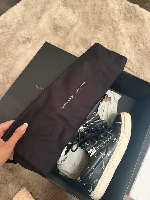 сникърси Giuseppe Zanotti