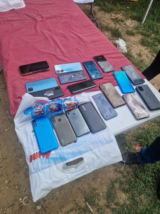 Vând telefoane la grămadă toate funcționale