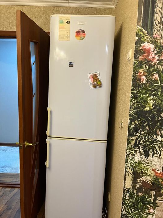 Холодильник большой качественный