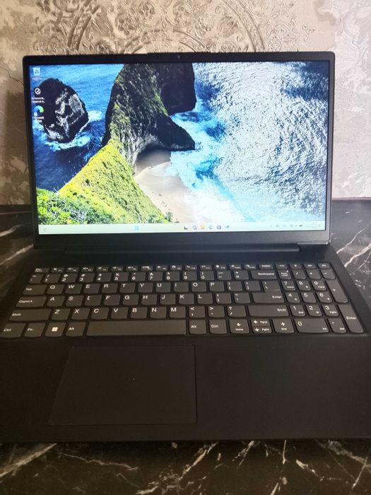 Ноутбук Lenovo Full HD экран