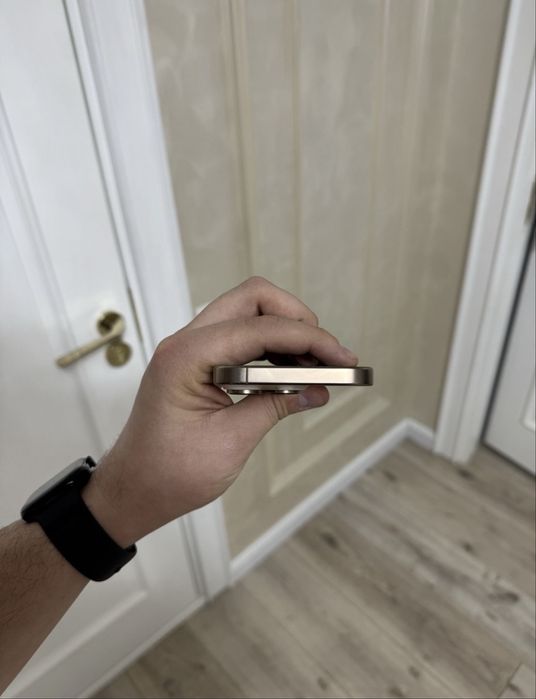 Iphone 16 pro desert