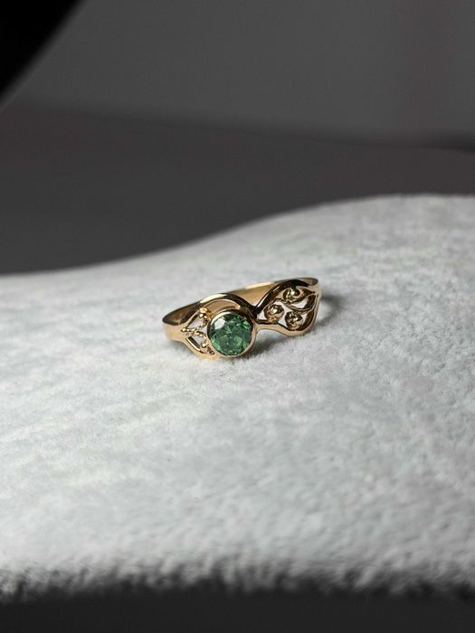 Inel damă din aur 14K cu piatră verde, mărimea 61/62, 3 g