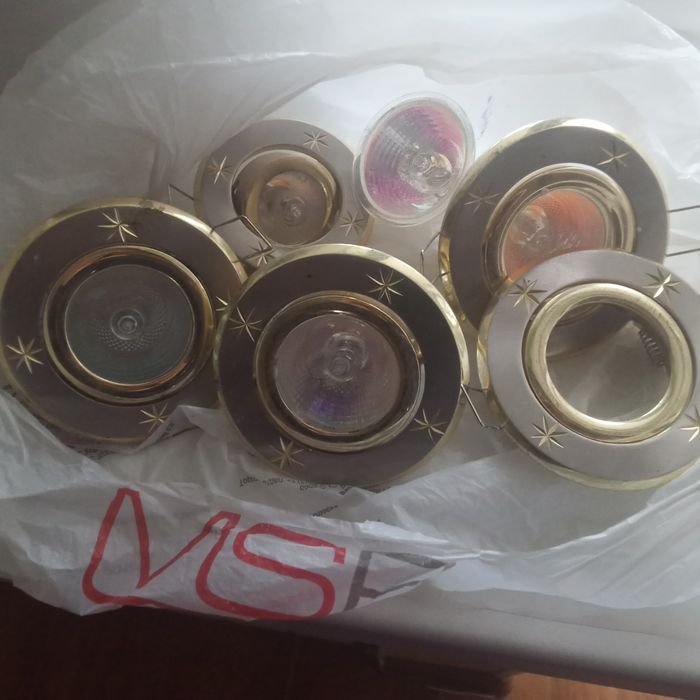 Продам точечные светильники