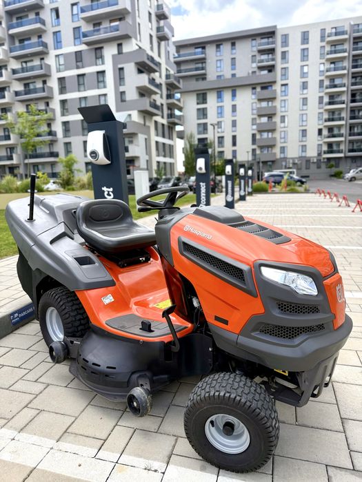 Tractoras de tuns iarba Husqvarna Profesional Briggs&Stratton