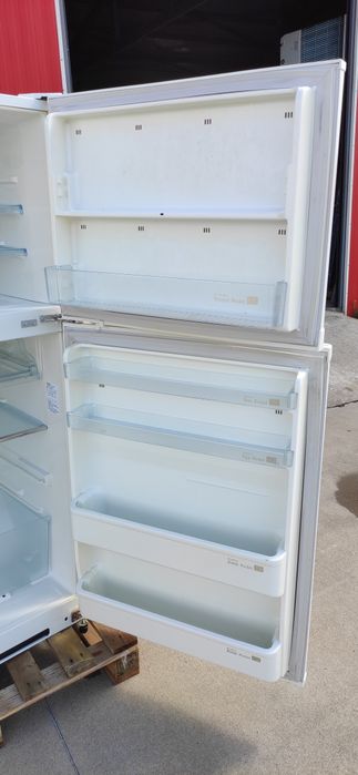 Хладилник с фризер SHARP