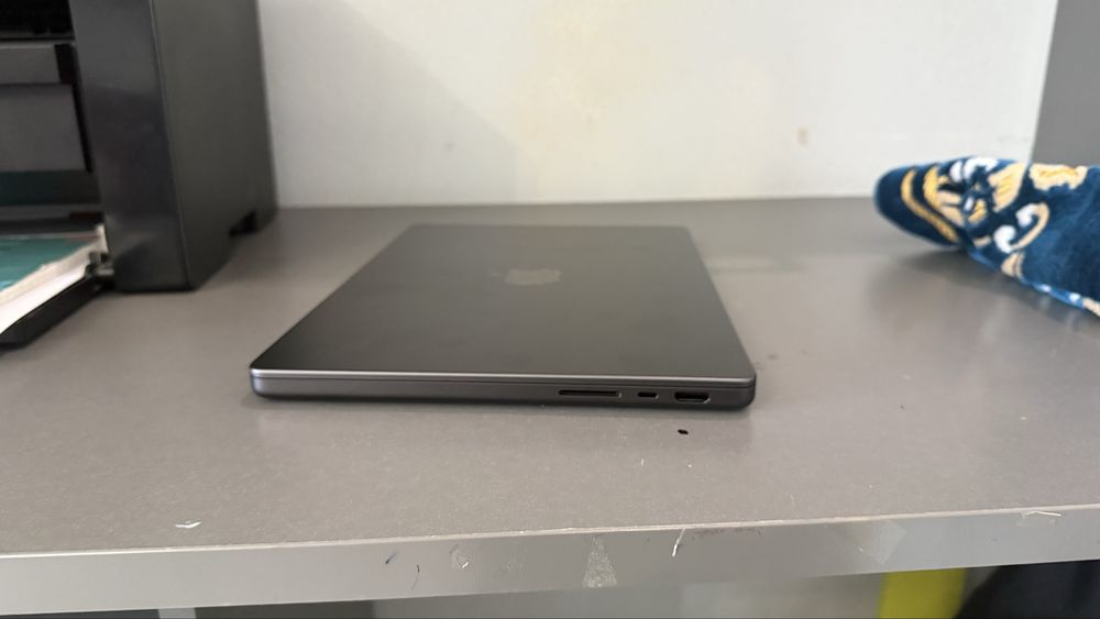 MacBook pro 14” M5/16GB RAM/1TB SSD