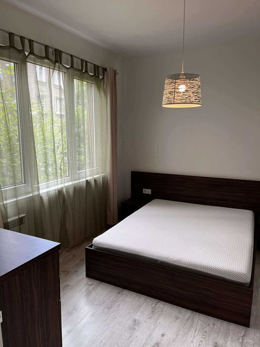 Дава се под наем Тристаен апартамент в София, Център - 91 кв.м за 900 € - Снимка #2