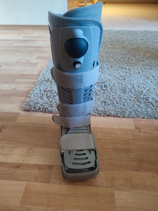 Ортопедичен ботуш,шина