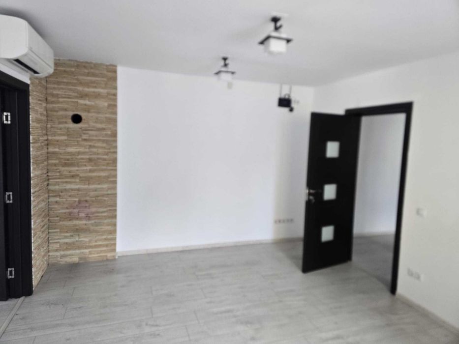 Apartament la parter cu acces direct din stradă – ideal spațiu comercial