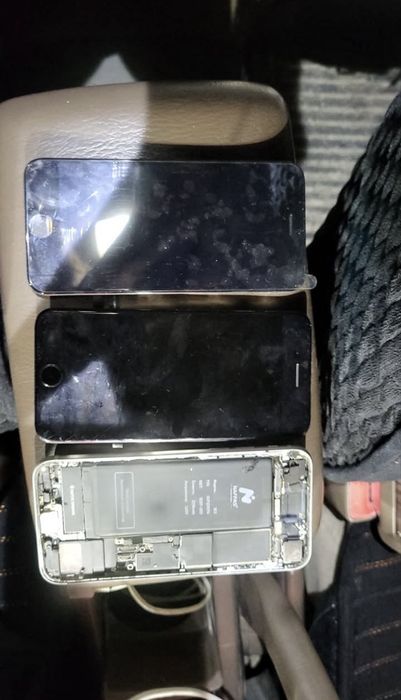 Продам айфон се 2020