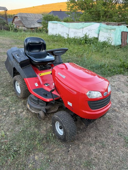 Tractoras tuns gazon / tuns iarba  Jonsered