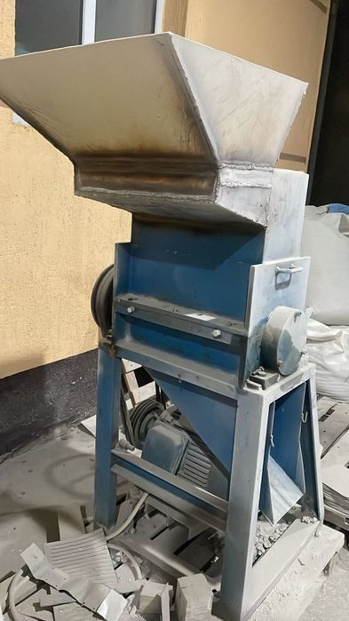 Дробилка для полимера .