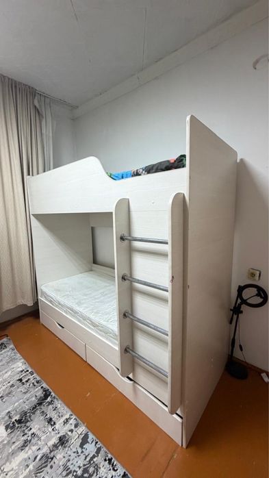Продам двухъярусную кровать