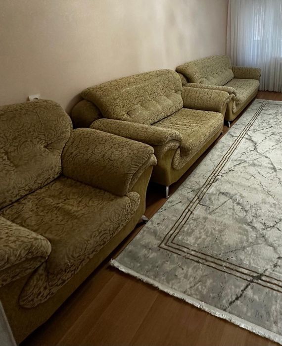 Срочно  поодам диван