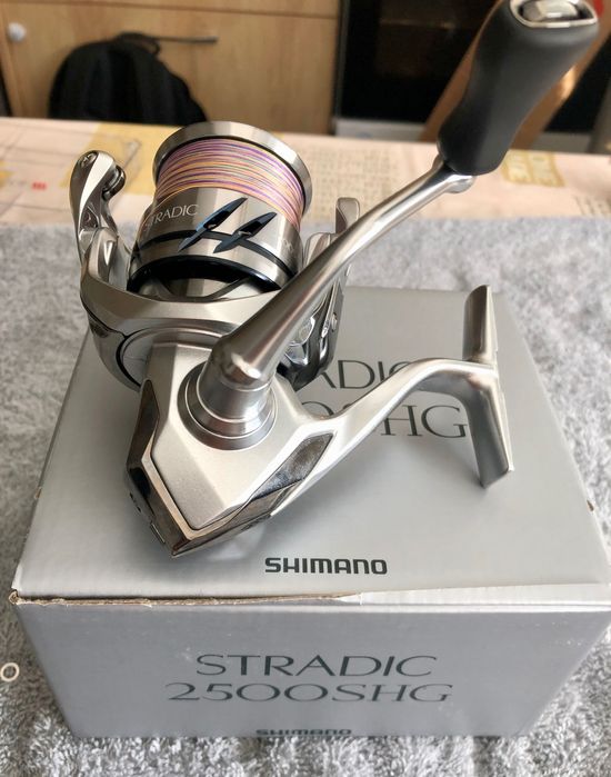 Спининг макара Shimano Stradic 2500SHG