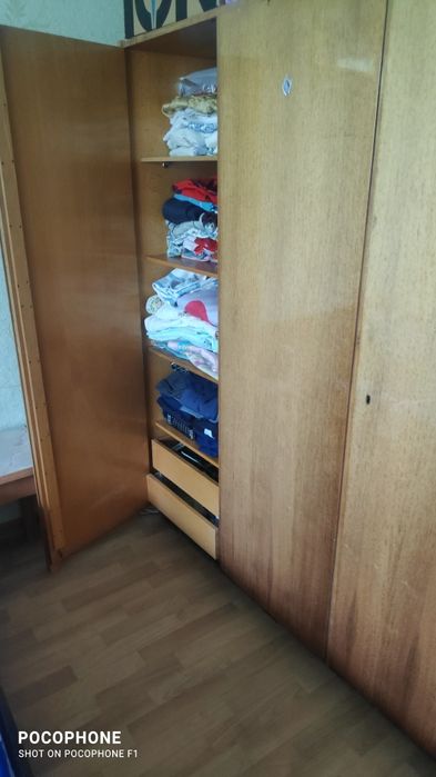 Продам советский шифоньер (распашной шкаф)