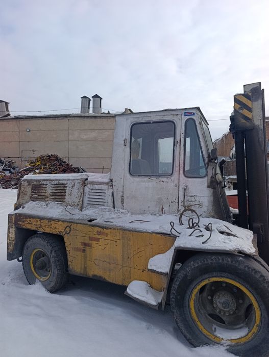 Вилочный погрузчик