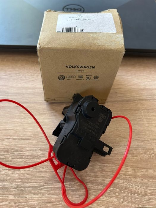 (ORIGINAL, NOU) Motoras clapeta rezervor Audi A4 B8 (8K0862153H)