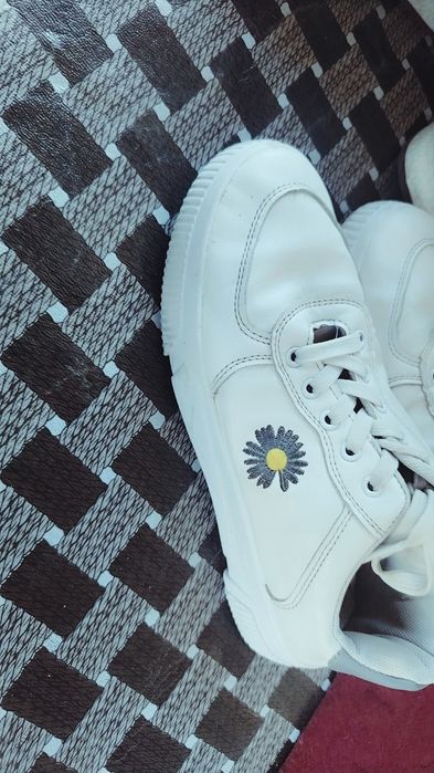 Kiyilgan lekin kop emas 40razmer ozimga katta edi