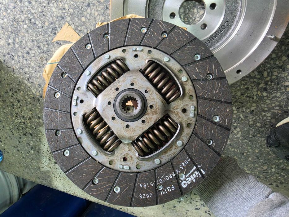 ЧИСТО НОВ Съединител Valeo 701497 за Peugeot/Citroen 1.6 HDi / 2.0 HDi