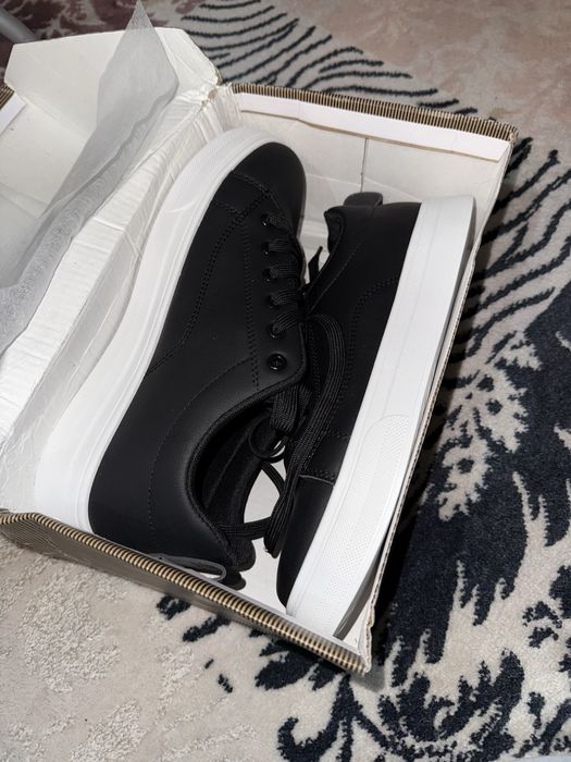 Кеды черные с белой подошвой