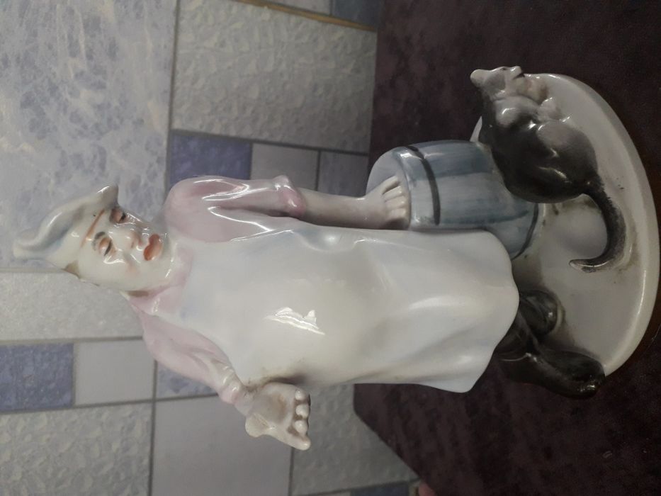 Фарфоравая статуэтка Кот и повар.