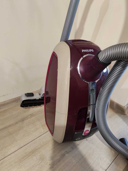 Прахусмокачка Philips Silent Star Parquer