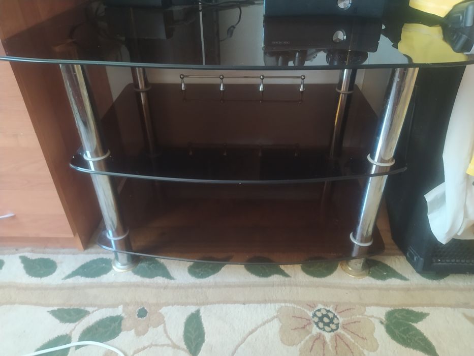 Продам стеклянный стол под телевизор