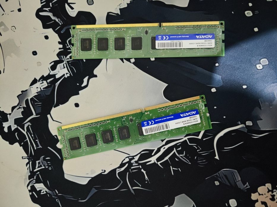 Прдам озу ddr3 на  4 гб 2 штуки