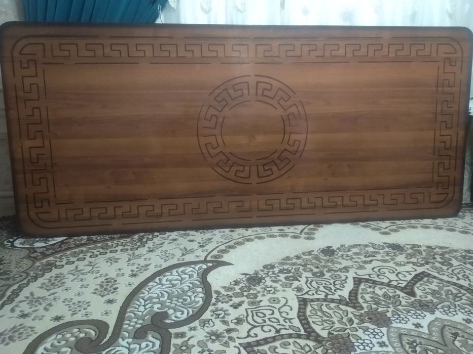 стол сотилади ..