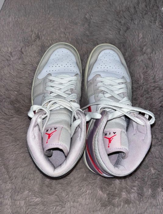 Air Jordan 1 Mid Valentine’s Day 2022