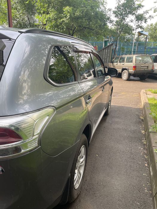 Автомобиль   Mitsubishi  Outlander