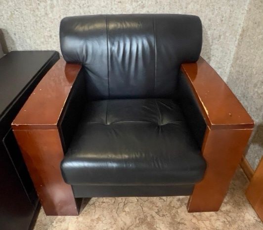 Продам мягкий уголок + кресло