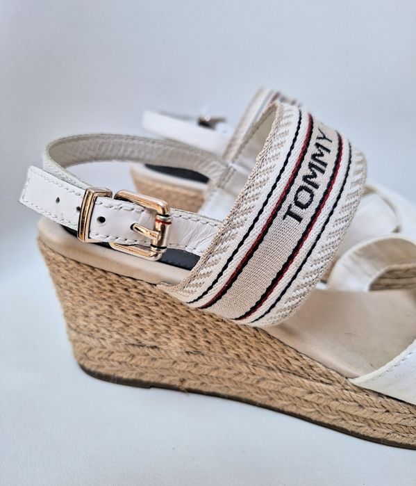 Tommy Hilfiger сандали на платформа