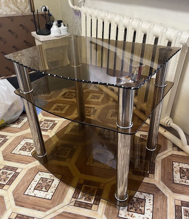 Продам стеклянный стол, столик.