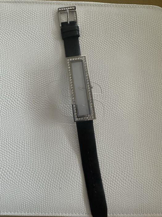 Дасмки часовник DKNY