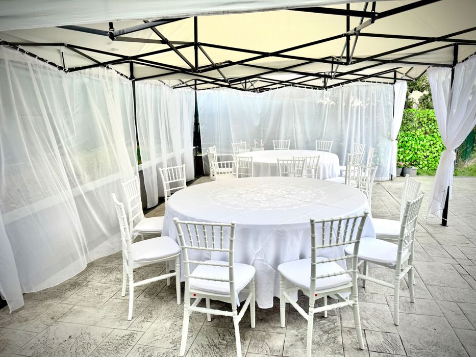 Închiriere Corturi Evenimente Vâlcea - Scaune Chiavari & Mese Rotunde