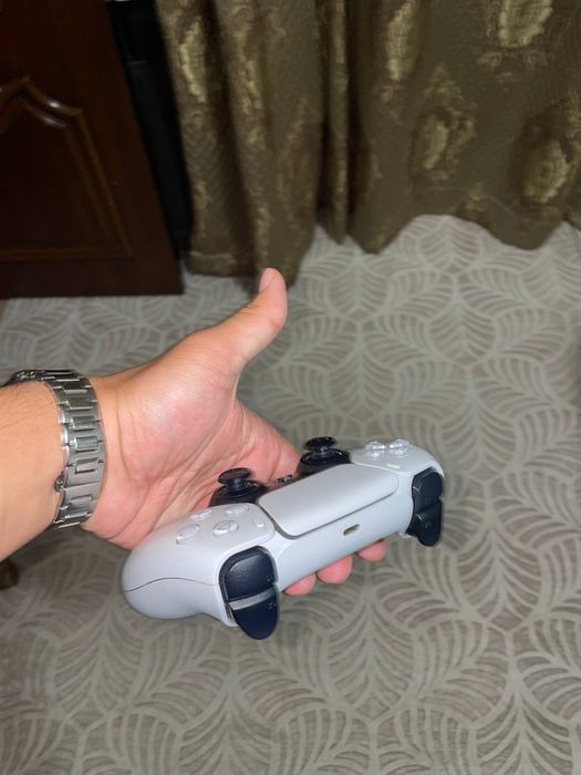 Playstation 5. DualSense joystik