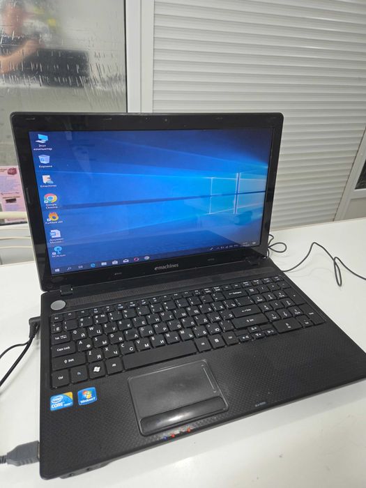 Ноутбук Emachines Core i3