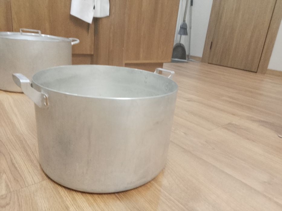 Продам кастрюлю 20 литров