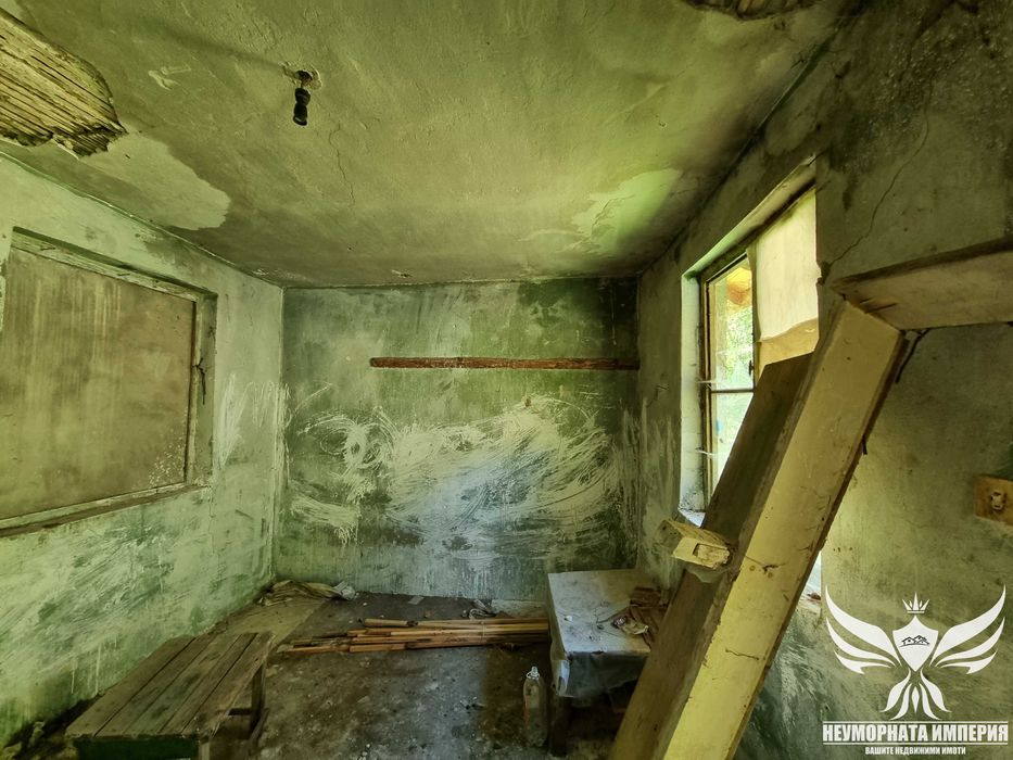 Продавам 3 сгради с парцел 1100кв. с.Здравец общ.Лъки