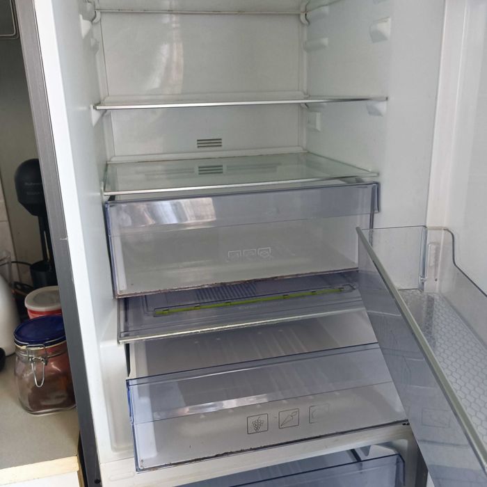 Хладилник Beko с долен фризер