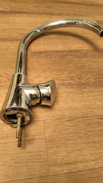 Продам смеситель в кухню