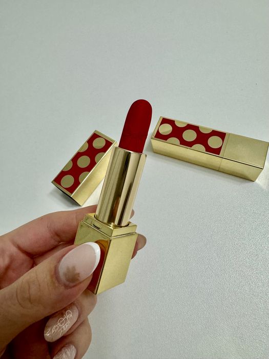Помада Estée Lauder Limited Edition Lipstick Red Ribbon