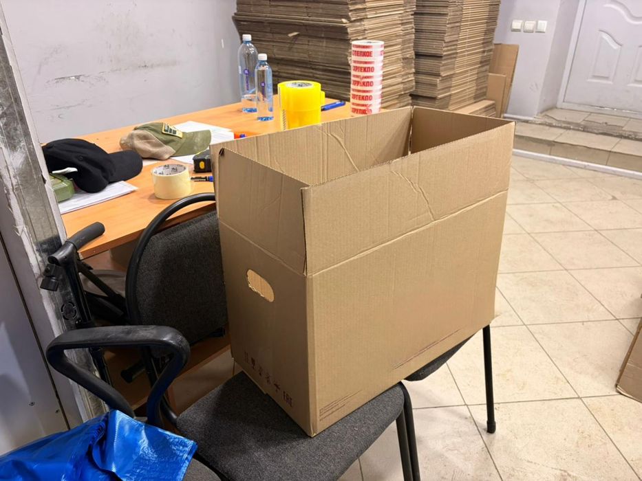 Картонные коробки в отличном состоянии.