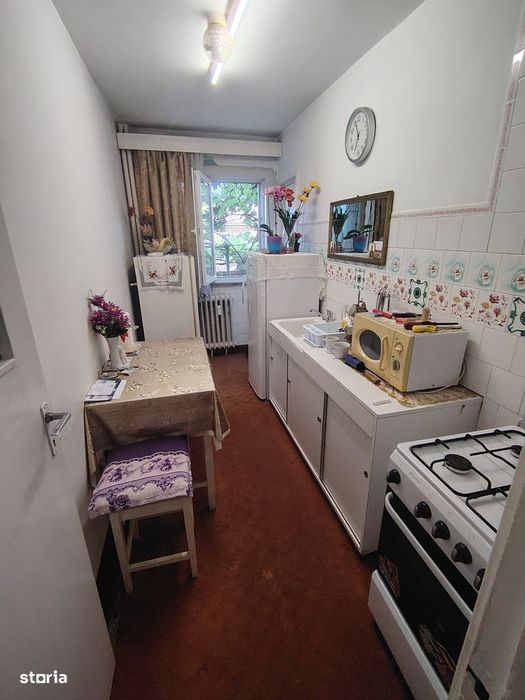 Apartament la parter mare, zona Vlaicu bloc 10 etaje
